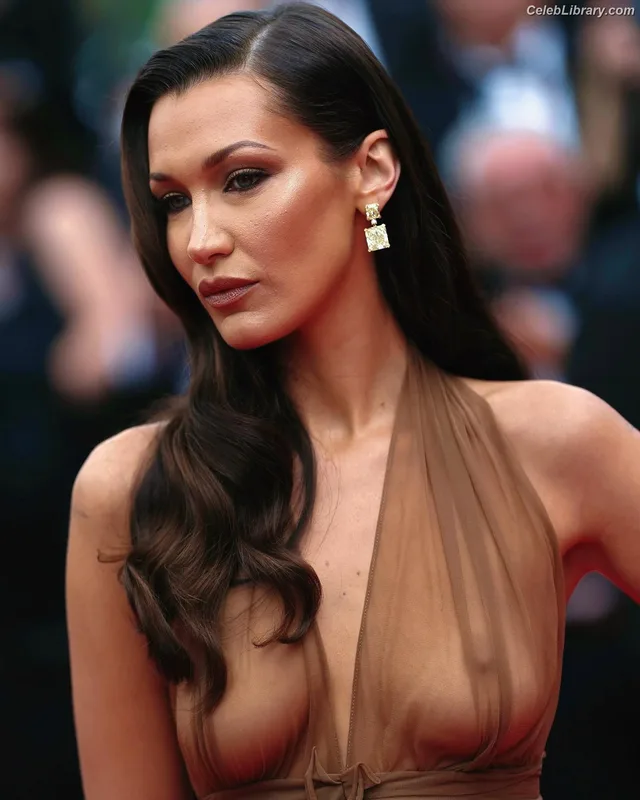 Bella Hadid photo 9 of 1874