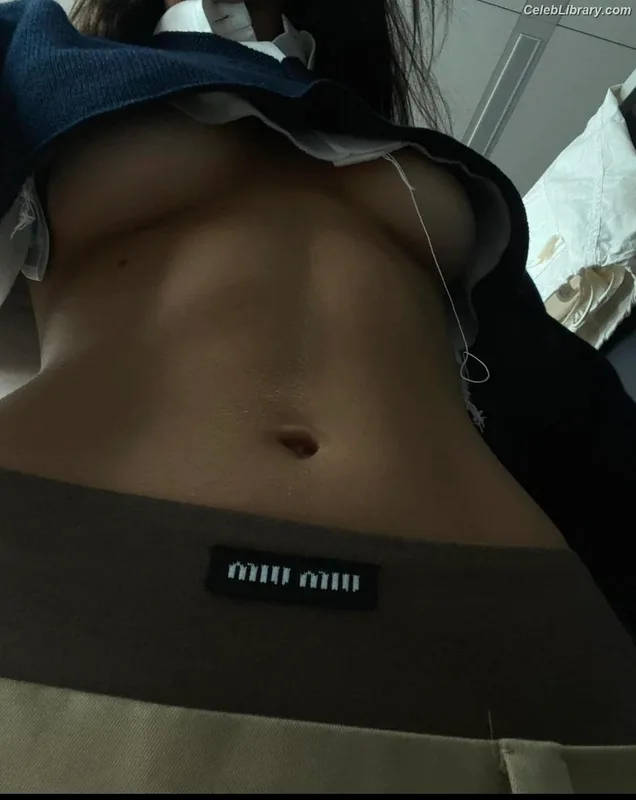 Bella Hadid photo 3 of 1874