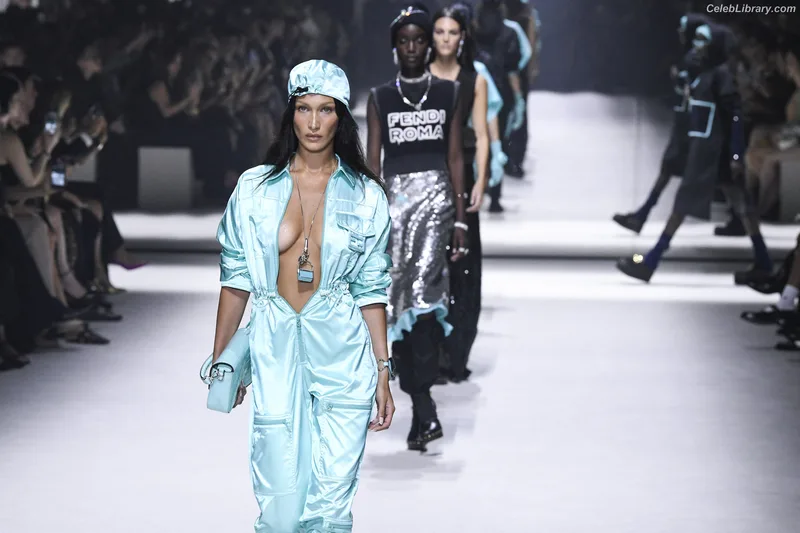 Bella Hadid photo 4 of 1874