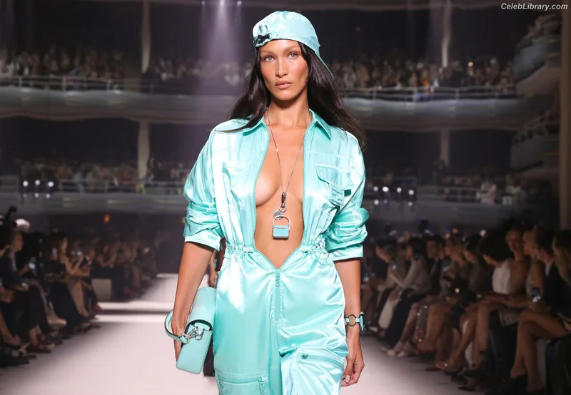 Bella Hadid photo 3 of 1874