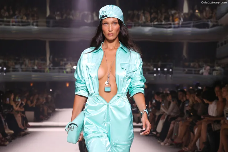 Bella Hadid photo 5 of 1874