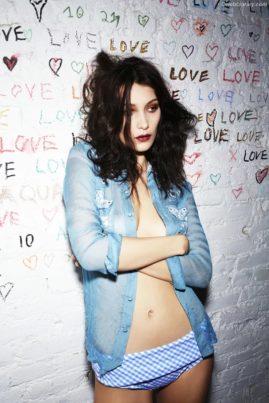 Bella Hadid photo 7 of 1874