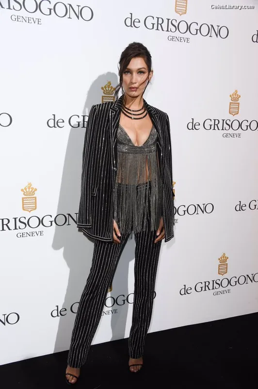 Bella Hadid photo 8 of 1874