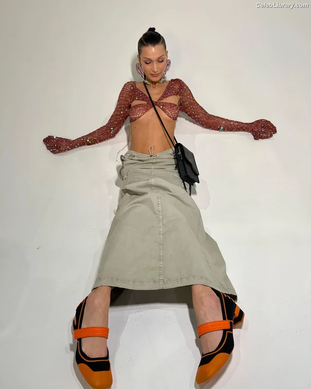 Bella Hadid photo 20 of 1874