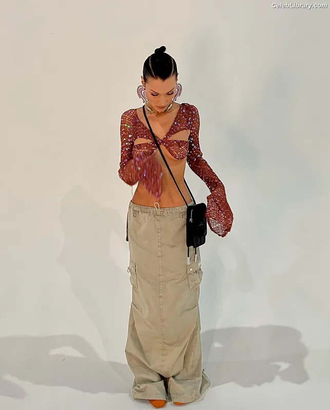 Bella Hadid photo 22 of 1874