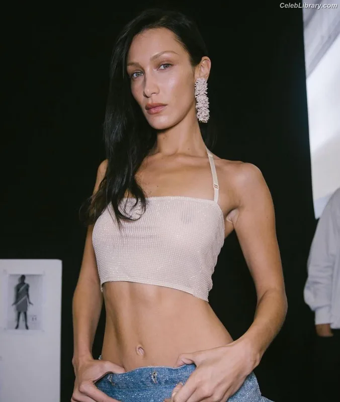 Bella Hadid photo 5 of 1874