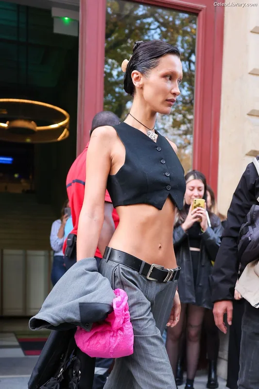 Bella Hadid photo 9 of 1874