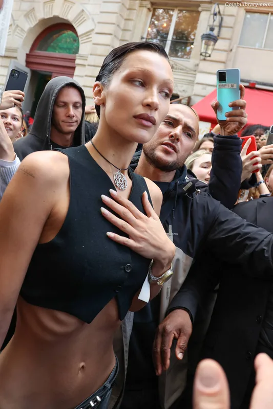 Bella Hadid photo 17 of 1874