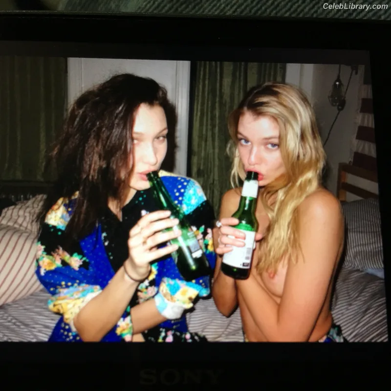 Bella Hadid photo 4 of 1874