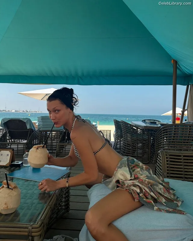 Bella Hadid photo 20 of 1874