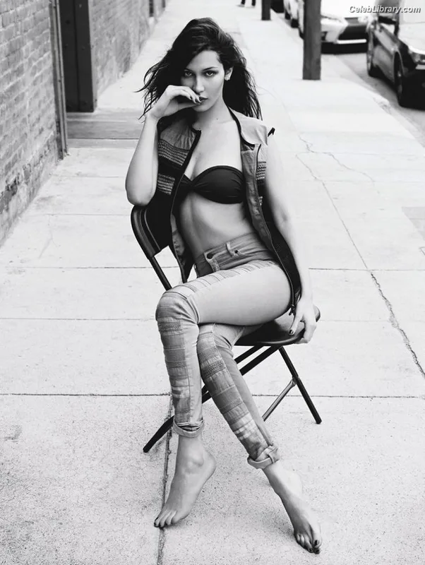 Bella Hadid photo 16 of 1874
