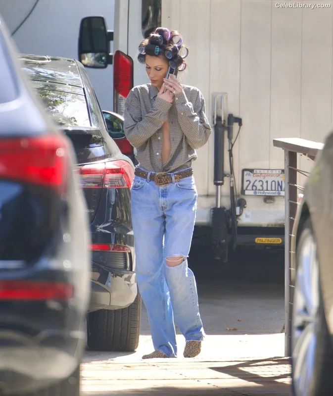 Bella Hadid photo 2 of 1874