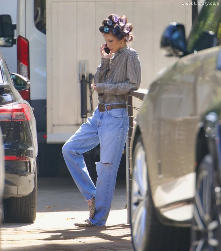 Bella Hadid photo 3 of 1874