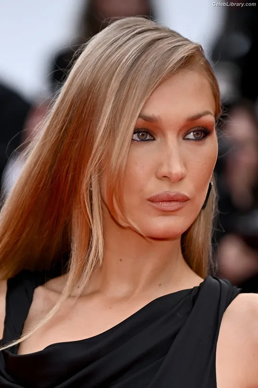 Bella Hadid photo 13 of 1874
