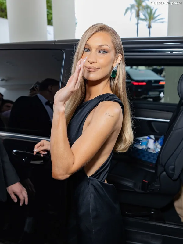 Bella Hadid photo 15 of 1874