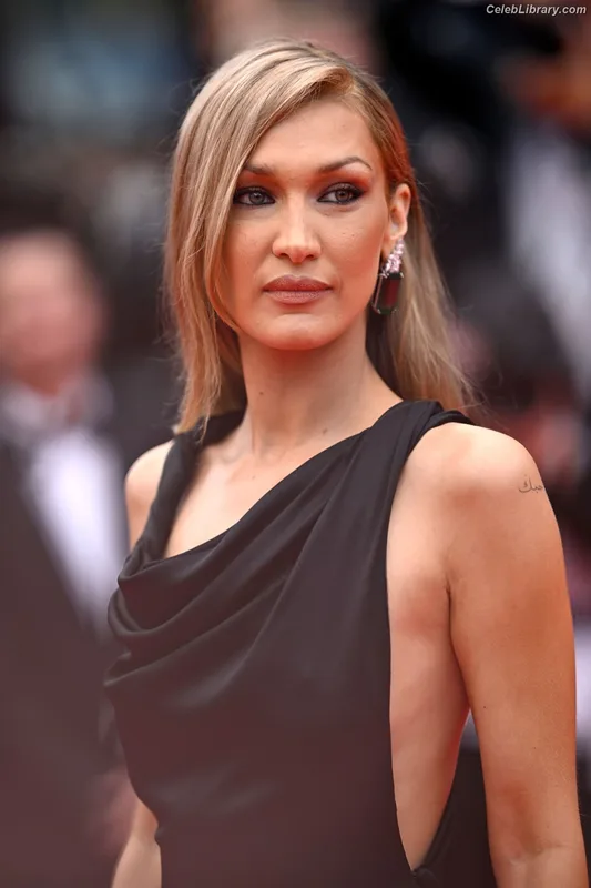 Bella Hadid photo 6 of 1874