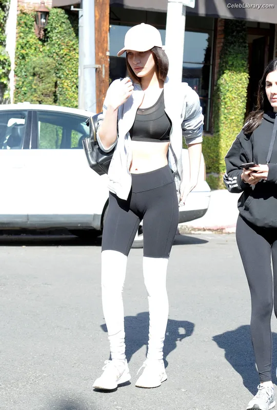 Bella Hadid photo 19 of 1874