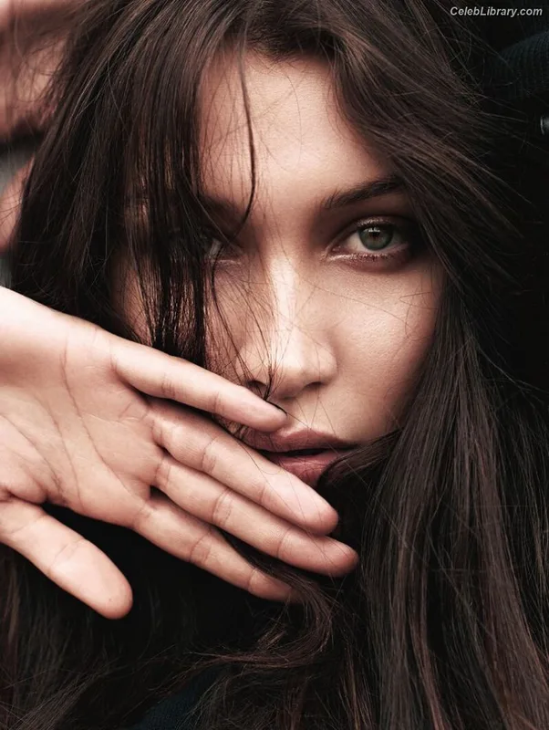 Bella Hadid photo 5 of 1874