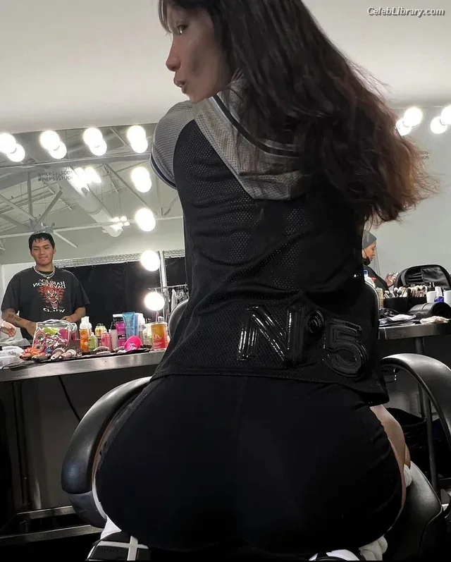 Bella Hadid photo 20 of 1874