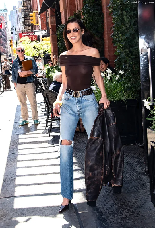 Bella Hadid photo 4 of 1874