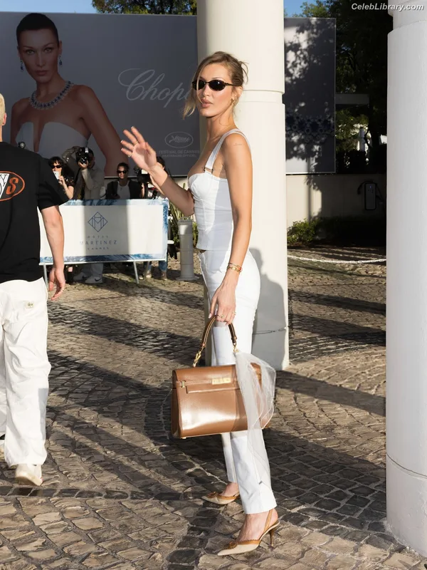 Bella Hadid photo 21 of 1874