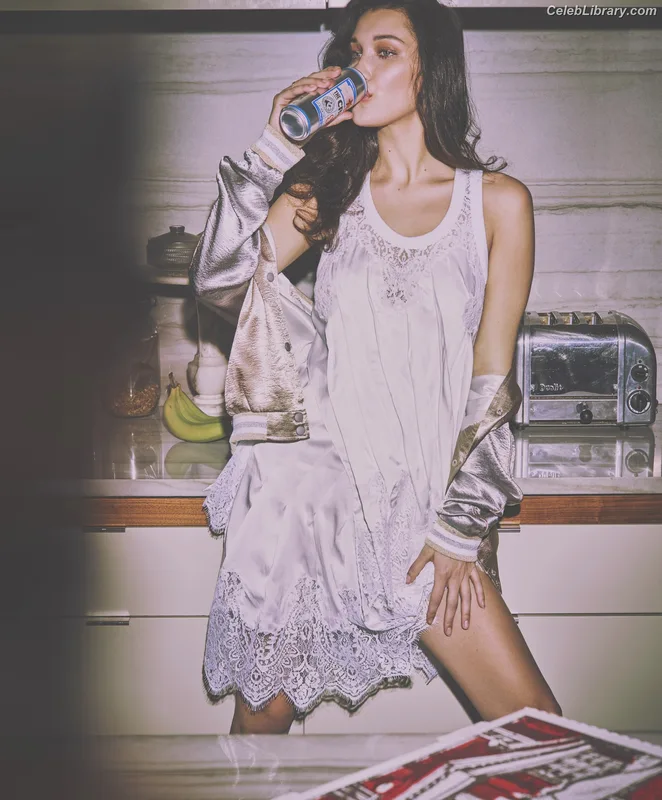 Bella Hadid photo 7 of 1874