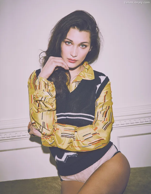 Bella Hadid photo 11 of 1874