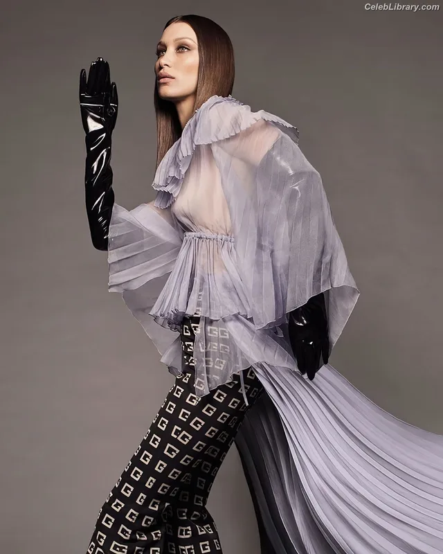 Bella Hadid photo 13 of 1874