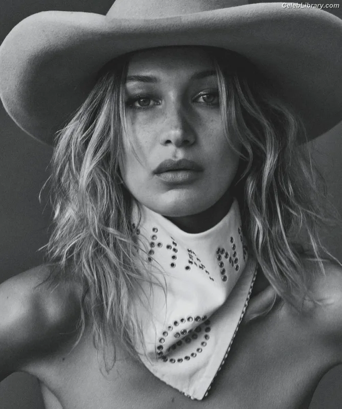 Bella Hadid photo 15 of 1874
