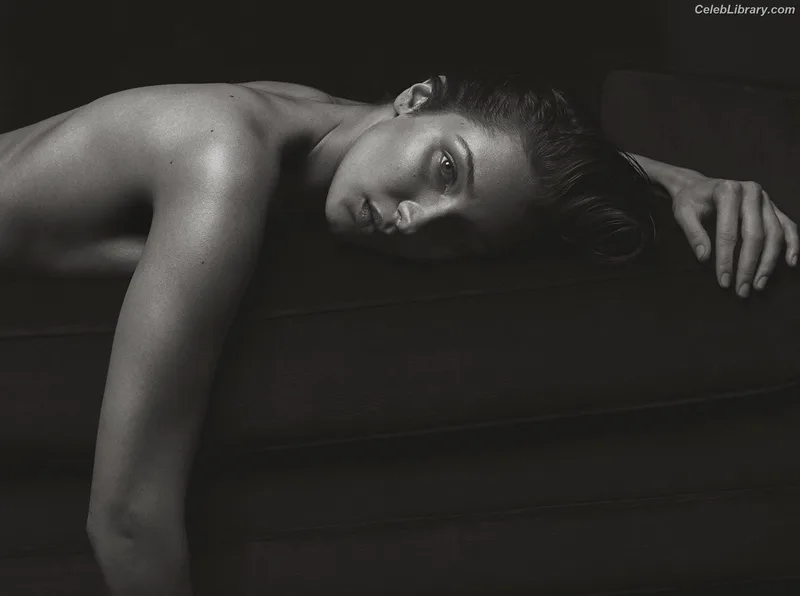 Bella Hadid photo 14 of 1874