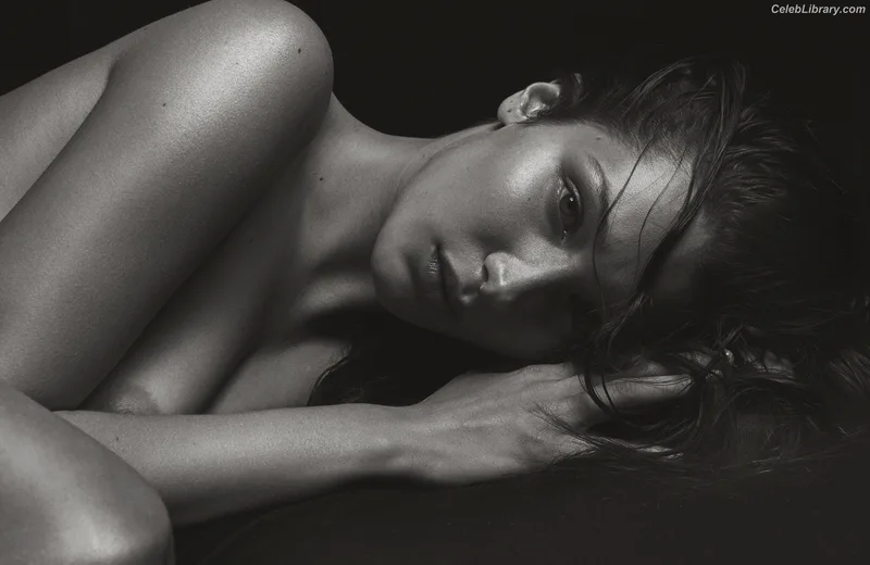 Bella Hadid photo 22 of 1874