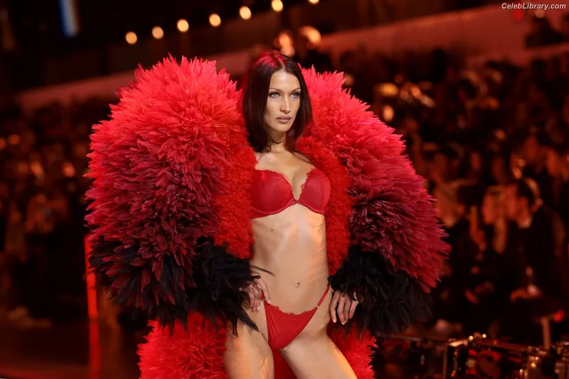 Bella Hadid photo 9 of 1874