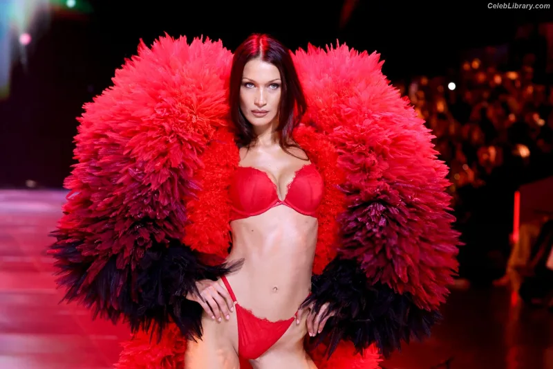 Bella Hadid photo 13 of 1874