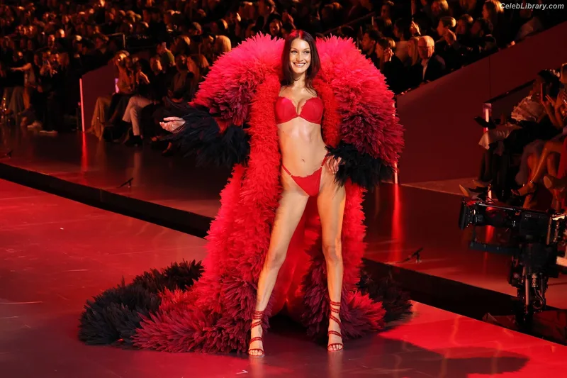 Bella Hadid photo 14 of 1874