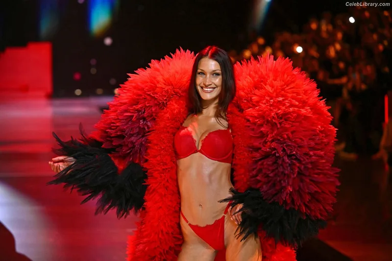 Bella Hadid photo 5 of 1874