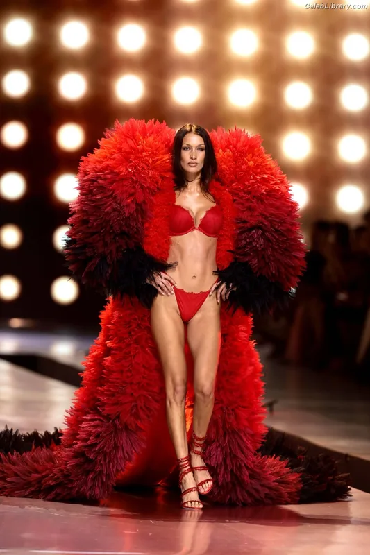 Bella Hadid photo 8 of 1874