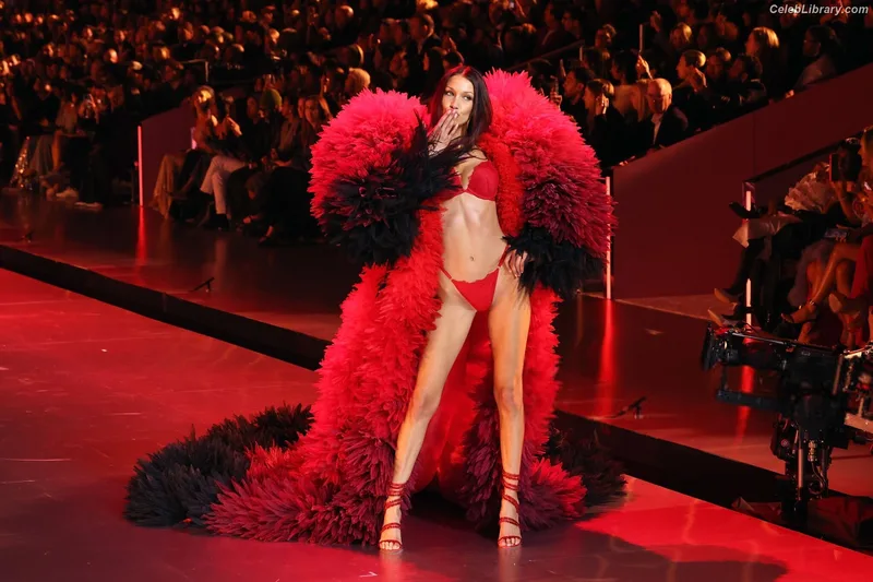 Bella Hadid photo 17 of 1874