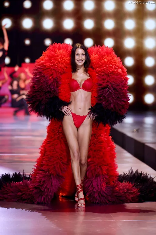 Bella Hadid photo 21 of 1874