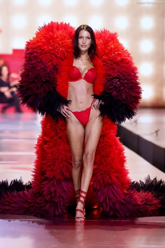 Bella Hadid photo 5 of 1874