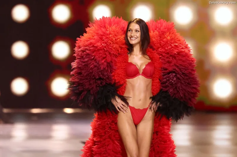 Bella Hadid photo 6 of 1874