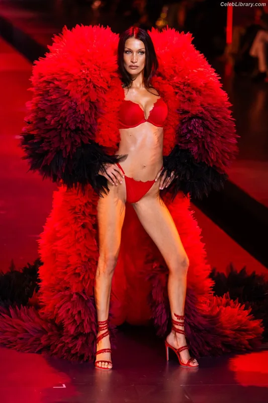 Bella Hadid photo 18 of 1874