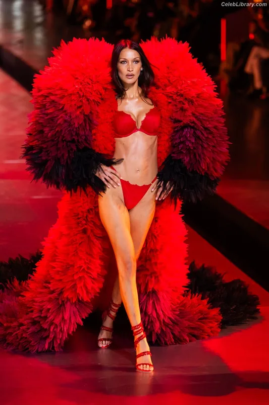 Bella Hadid photo 21 of 1874