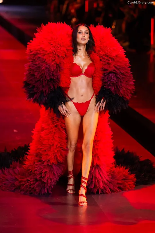 Bella Hadid photo 23 of 1874
