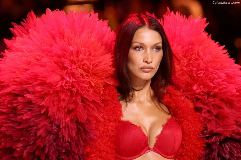 Bella Hadid photo 1 of 1874