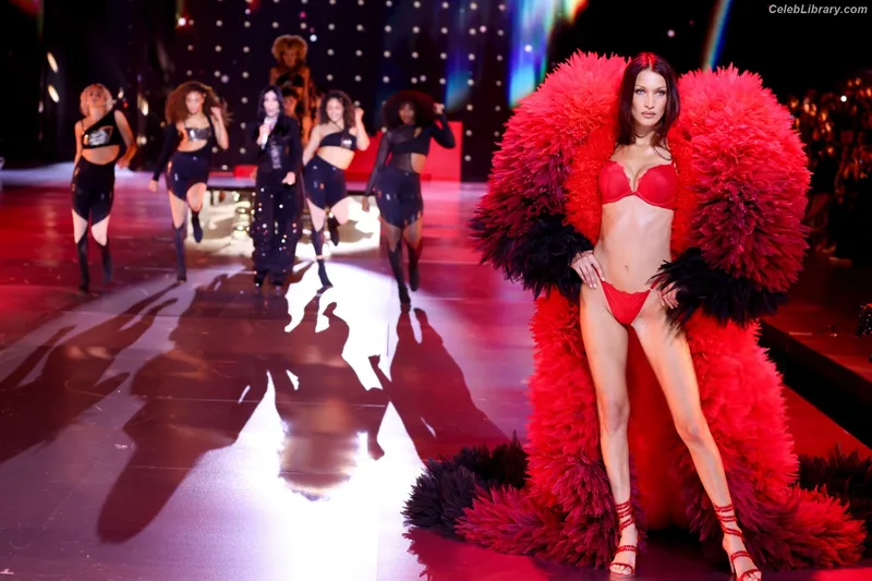 Bella Hadid photo 5 of 1874
