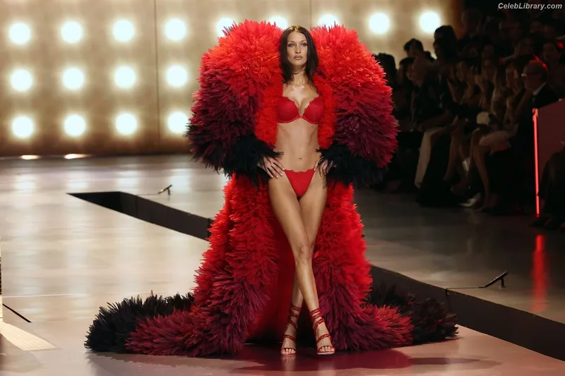 Bella Hadid photo 11 of 1874