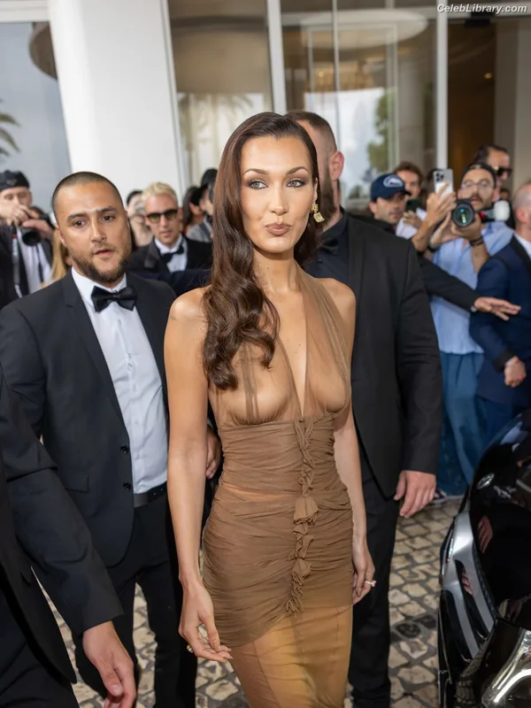 Bella Hadid photo 10 of 1874