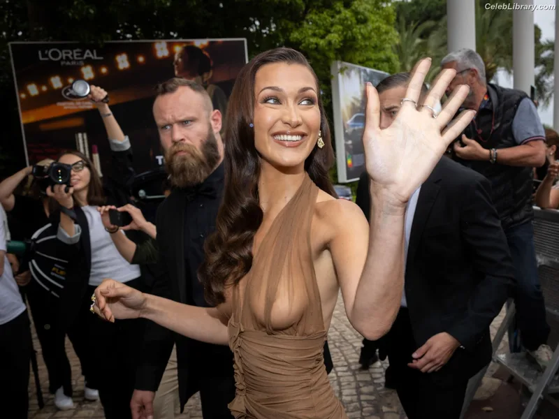 Bella Hadid photo 11 of 1874