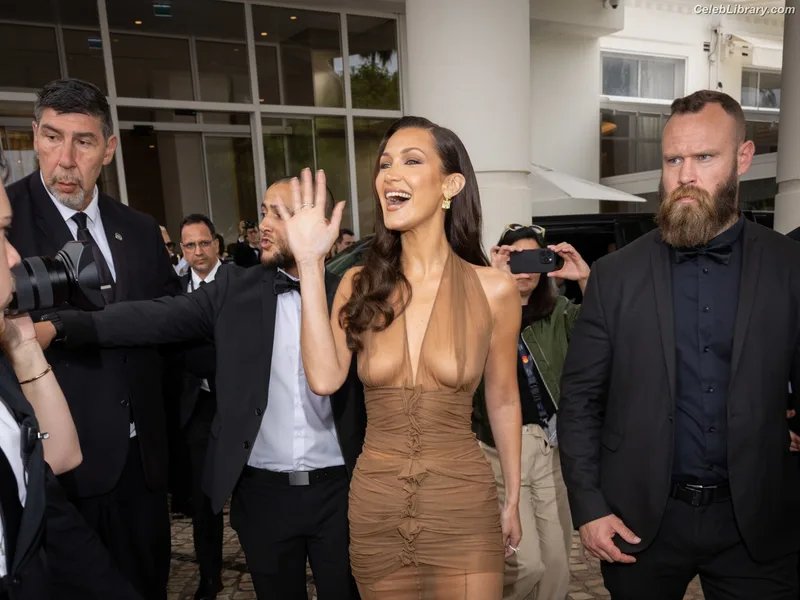 Bella Hadid photo 14 of 1874