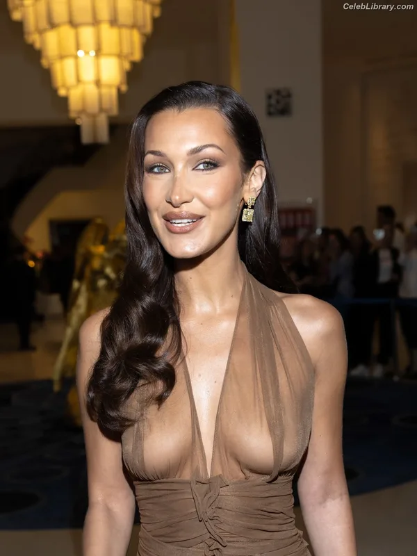 Bella Hadid photo 17 of 1874